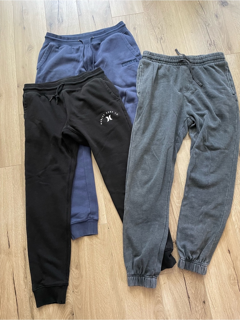 Bundle lot three sweatpants joggers Hurley x 2 no boundaries all men’s M slim